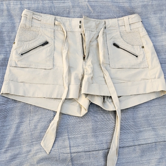 2/$20 Express shorts beige size 2 - Picture 1 of 3